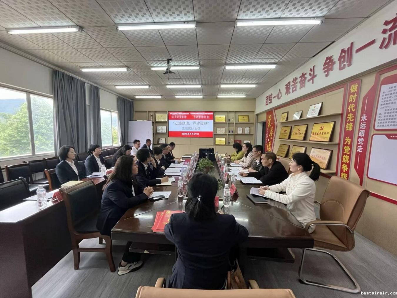 大数据与电子商务系与中国电信黔南分公司  开展“支部联动，党建翼联”主题党日活动